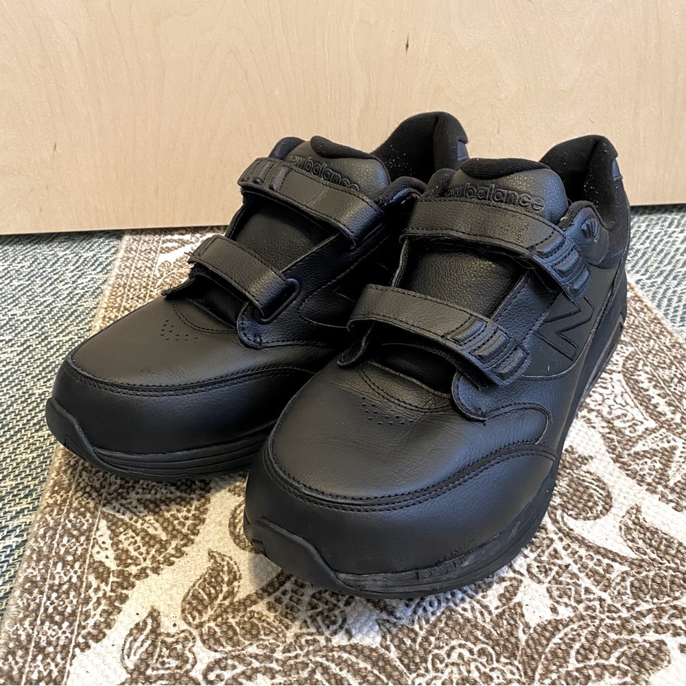 New Balance Men’s size 12 Black Leather Velcro Walking Shoe Rollbar Comfort Shoe